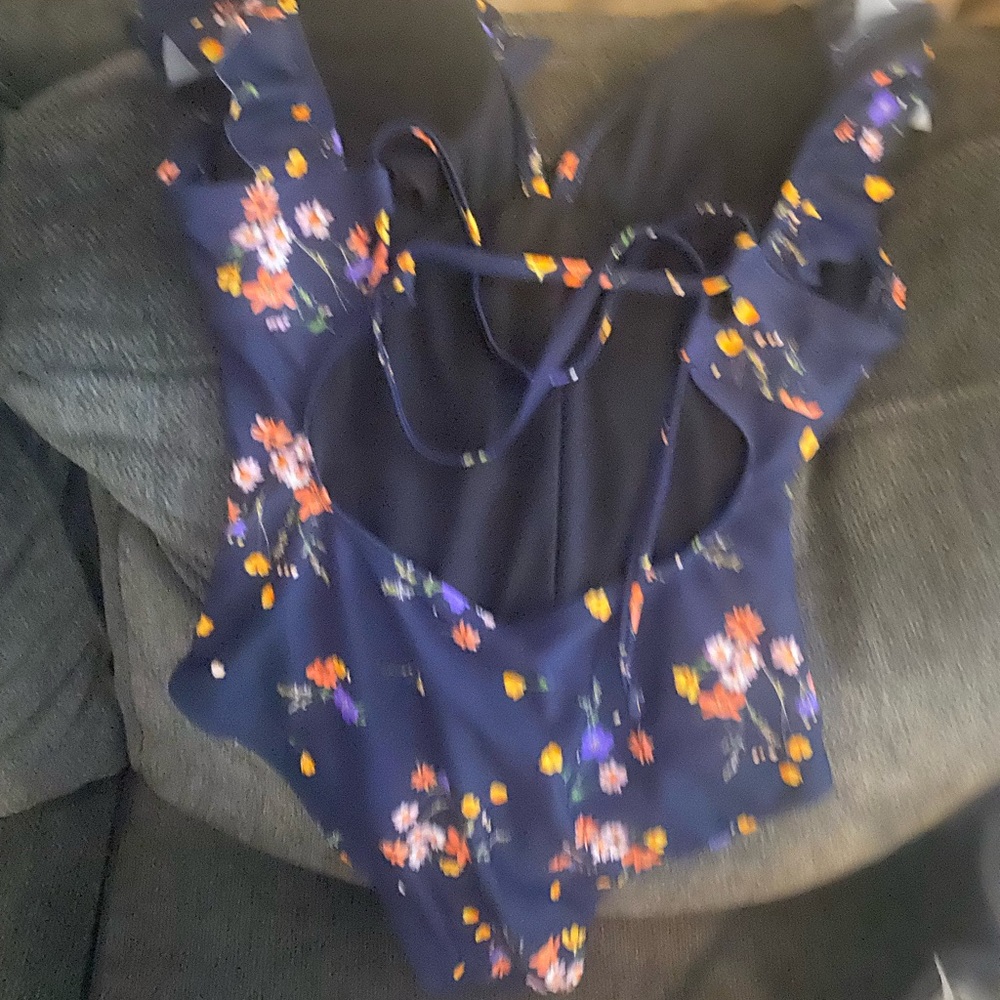 Cupshe one piece bathing suit - Picture 2 of 2